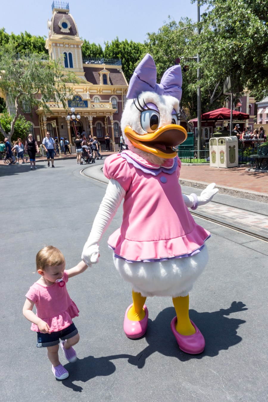 Main Street Disneyland, meeting Daisy Duck, Disney Bounding