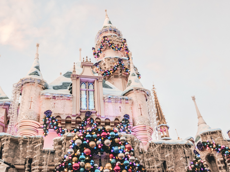 go for a one-on-one trip with your child, vacation, Disneyland, Disneyland Castle decorated for Christmas
