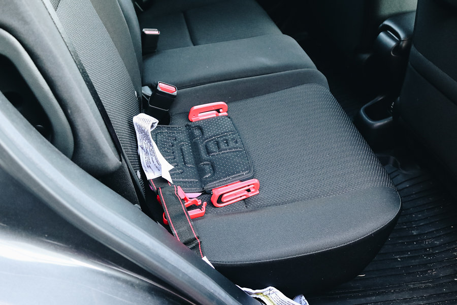 mifold Grab-and-Go Booster Seat