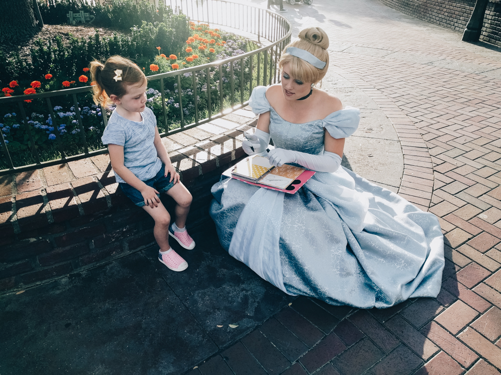 Where To See And Meet Characters In Disneyland